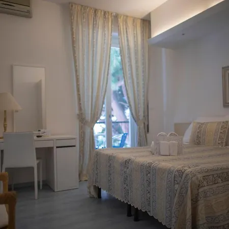 Ligure מלון 3*