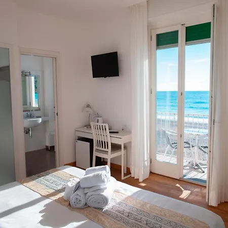 מלון Ligure 3*