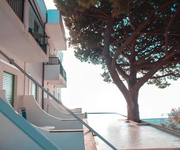 호텔 Ligure 3*